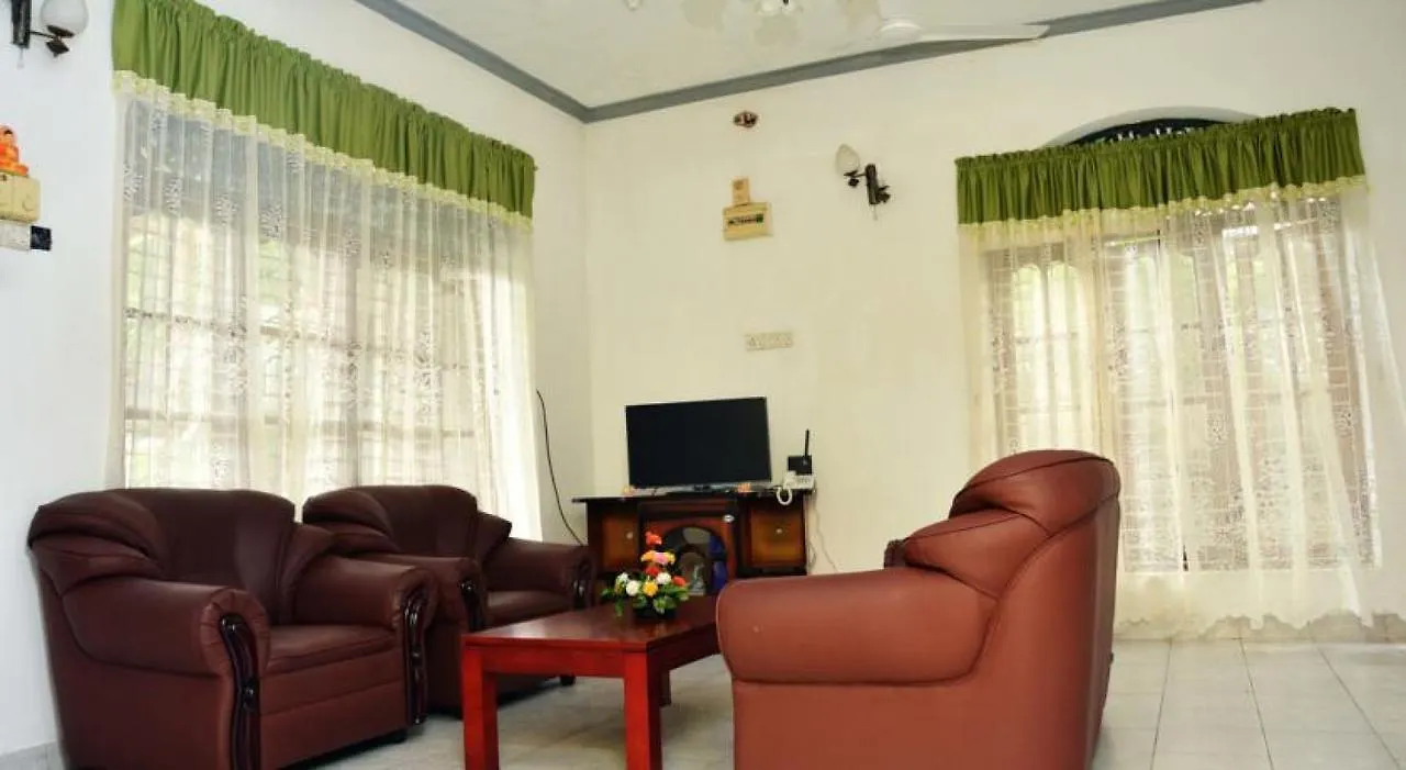 King Paradise By Hotel Oviniru Sri Lanka