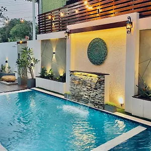 Hotel 8, Negombo